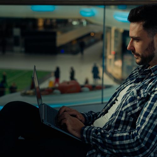 مقایسه برون‌سپاری پشتیبانی شبکه با استخدام نیروی داخلی IT